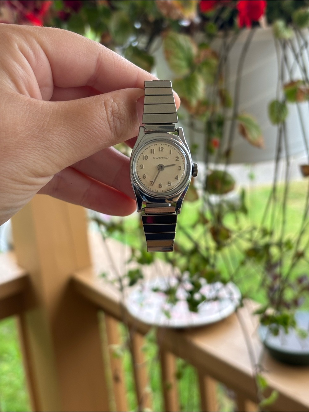 Vintage dainty Silver tone ladies mechanical Womens Stretch Watch